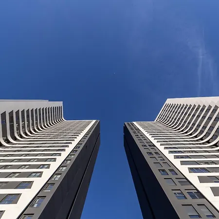 Skyline 5 Pool & Parking Free Apartment *