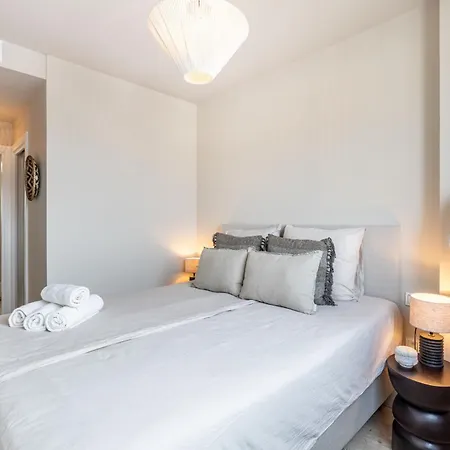 Skyline 5 Pool & Parking Free Apartment *